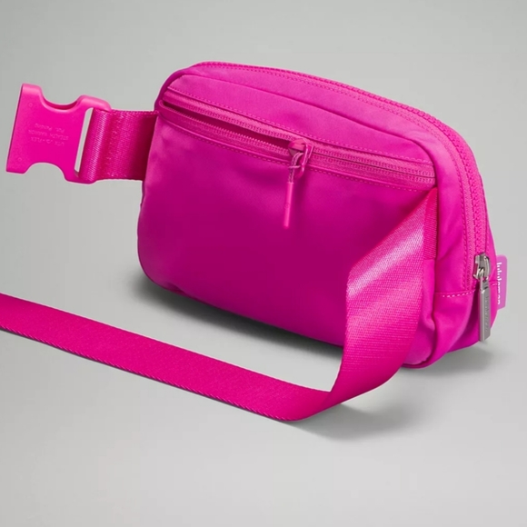 NWT Lululemon Everywhere Belt Bag 1L - Picture 4 of 9